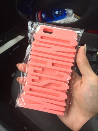 /products/moschino-kryt-na-iphone-6-6s/
