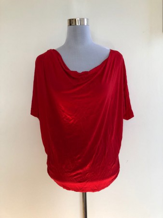 /products/cervene-triko-s-vodou/